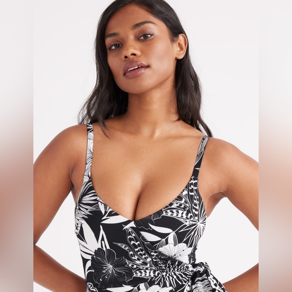 Knix - Leakproof Side-Tie One Piece Swimsuit - Hibiscus Heat - Medium - Picture 2 of 14